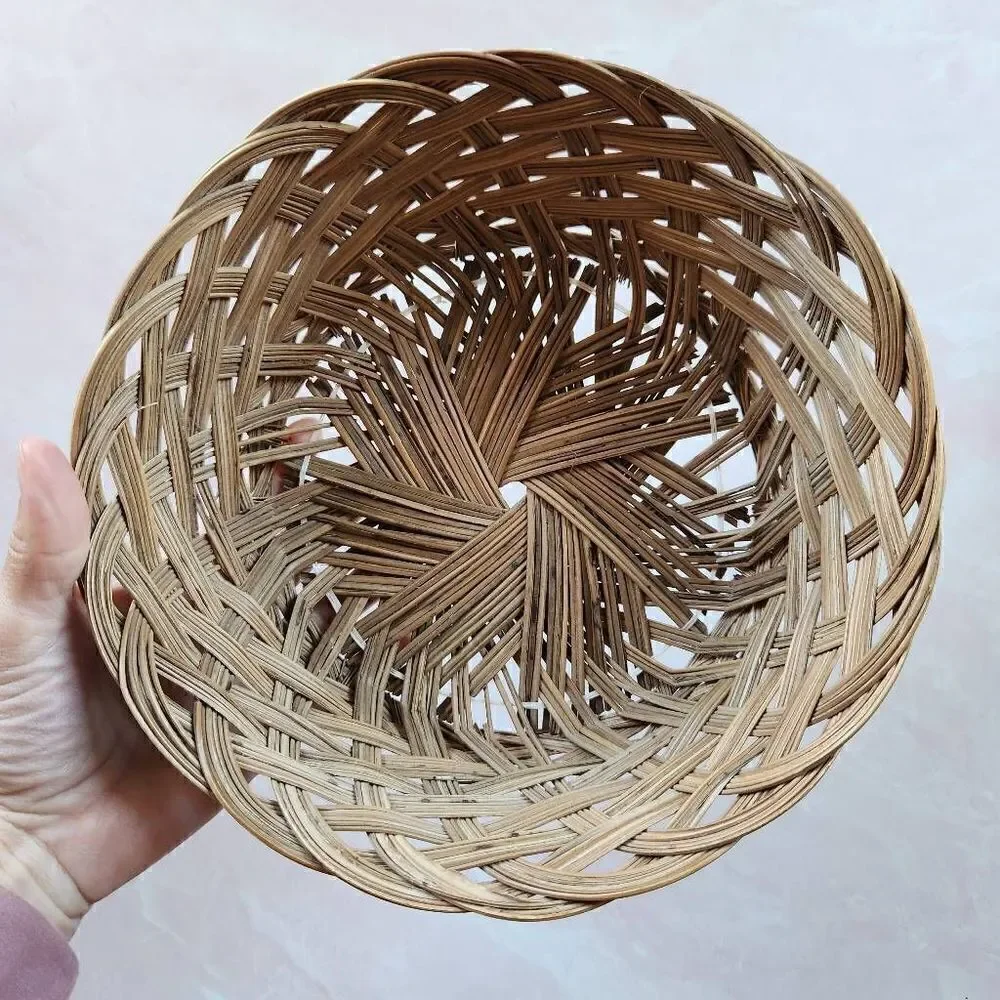 Vintage medium brown wicker woven scalloped basket home decor